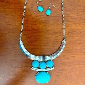 Paparazzi Commander In Cheifette Necklace and Earrings